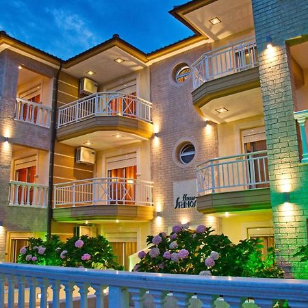 House Spanos Сарти Екстериор снимка